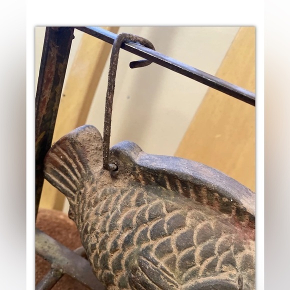 Old Japanese Art Sculpture Hanging Pottery & Metal Fish With Stand - Picture 3 of 7